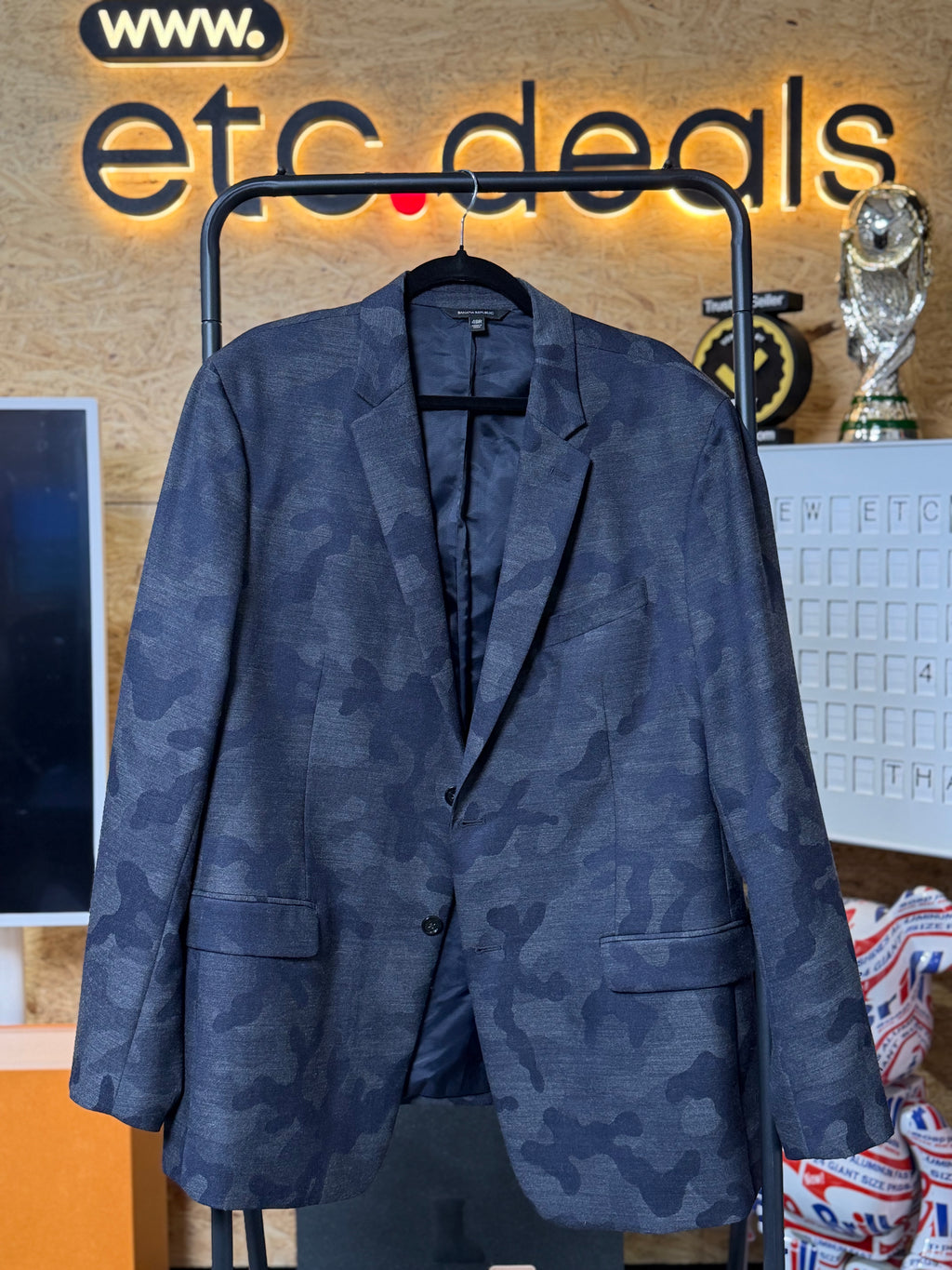 Banana Republic Men’s 48R Tonal Camo Blazer – Italian Fabric – Navy Blue