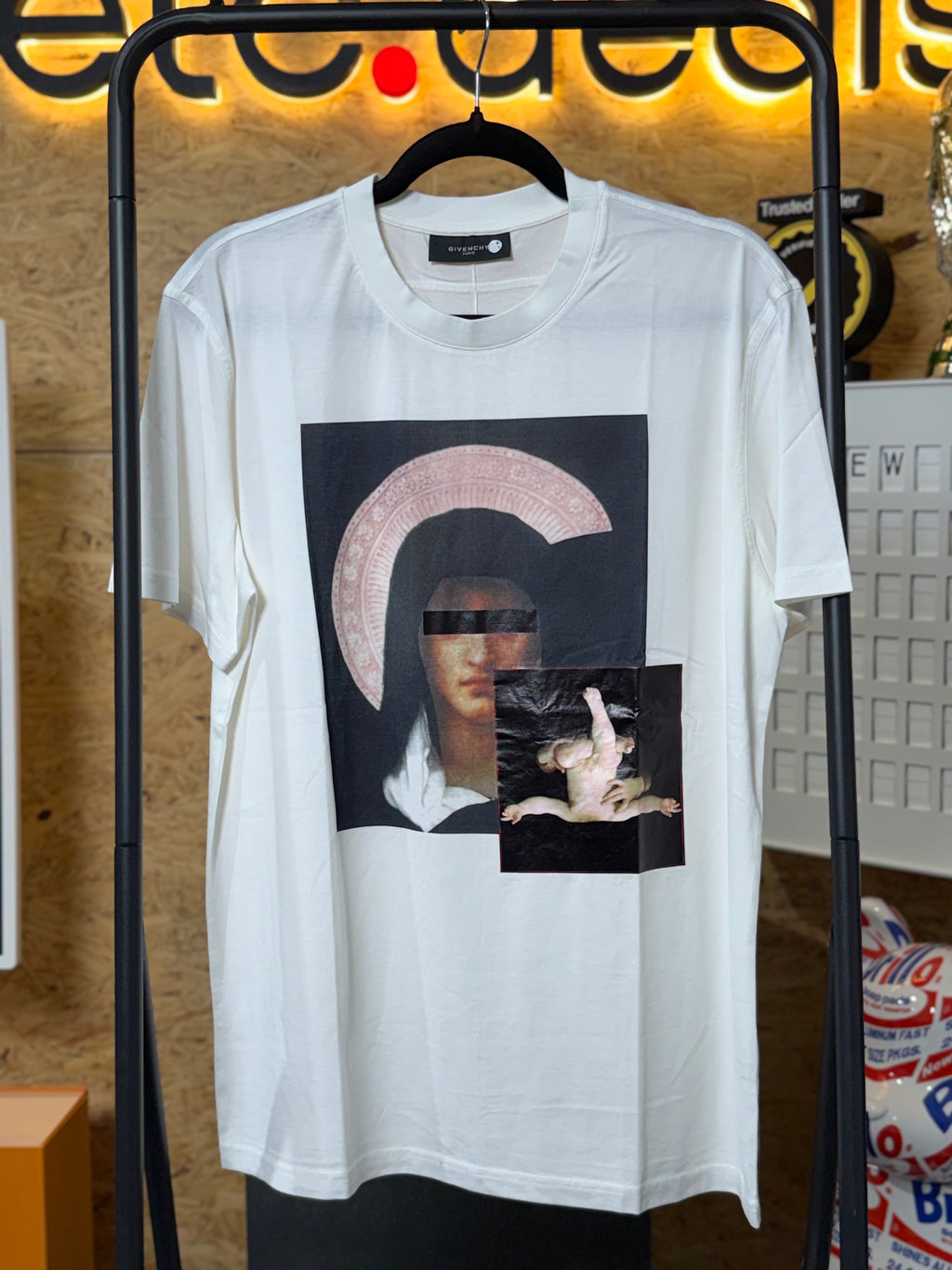 Givenchy Paris Classical Art Collage Graphic T-Shirt – White – Men’s Size XL