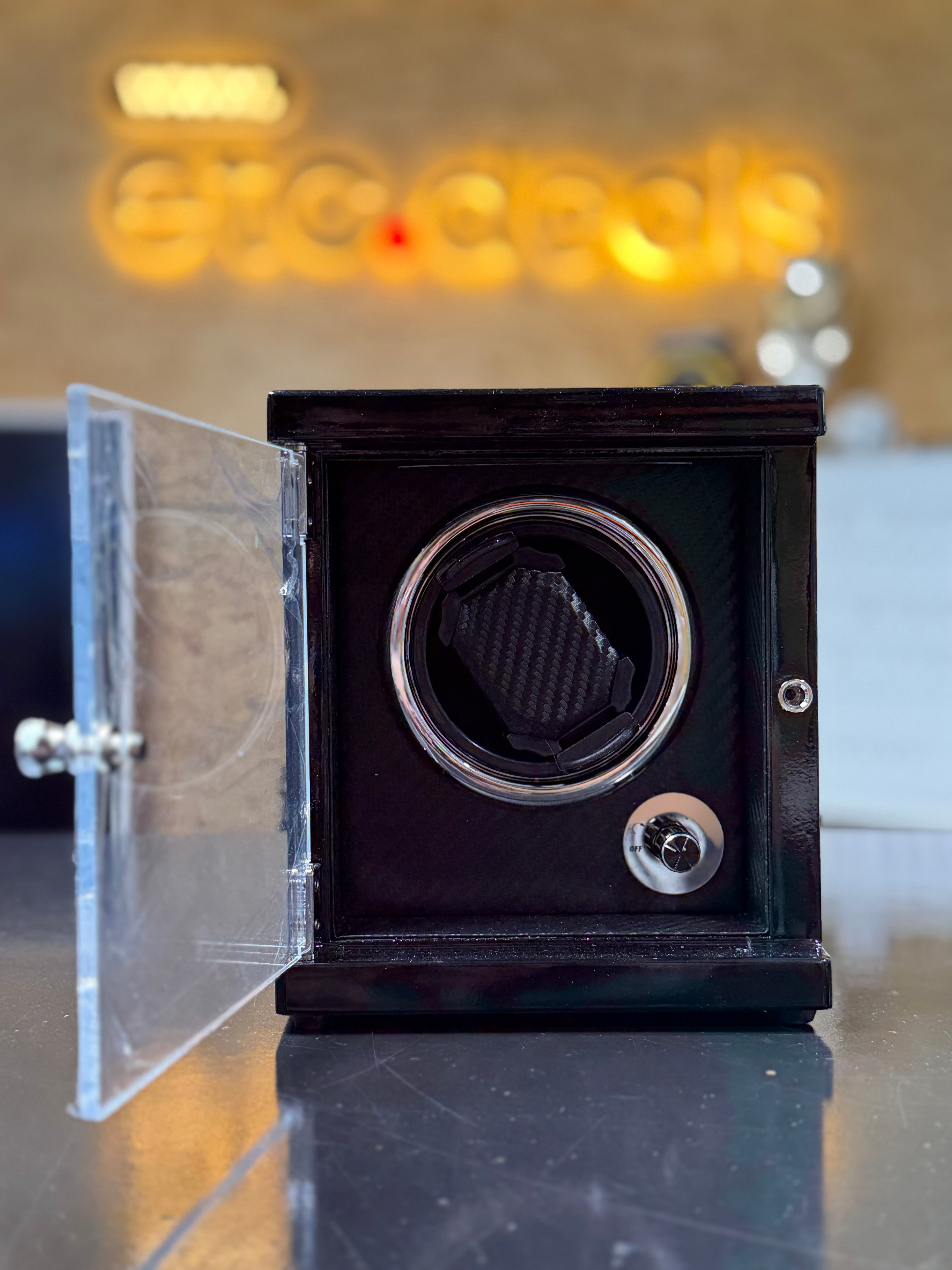 LUXURY AUTOMATIC SINGLE WATCH WINDER – BLACK DISPLAY CASE