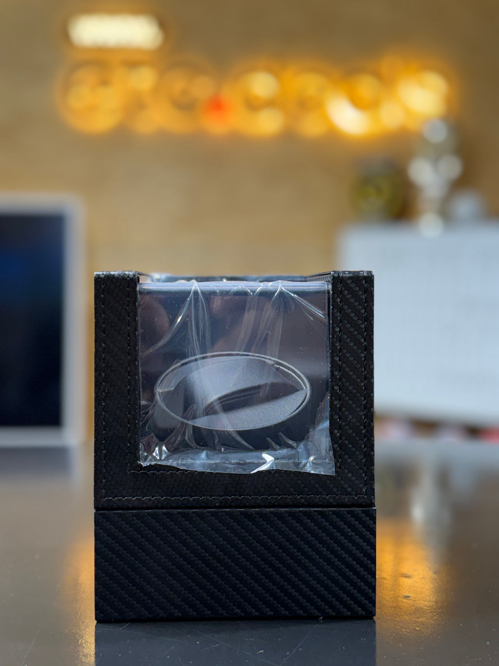 CARBON FIBER STYLE SINGLE AUTOMATIC WATCH WINDER – DISPLAY CASE