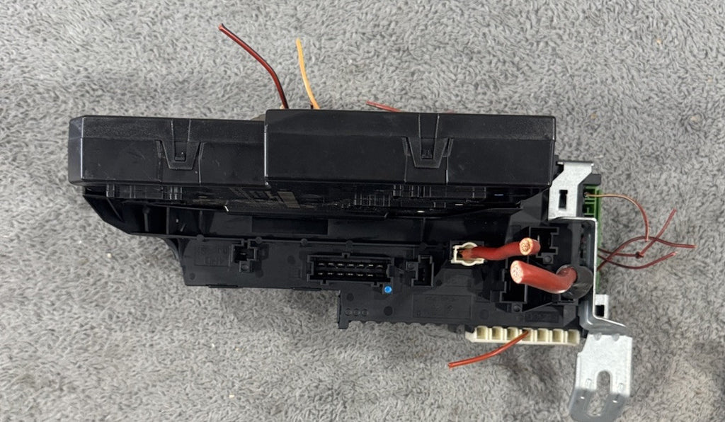 12-14 Mercedes OEM W204 C250 C300 C350 Rear Fuse Box Module Relay 204 906 03 05