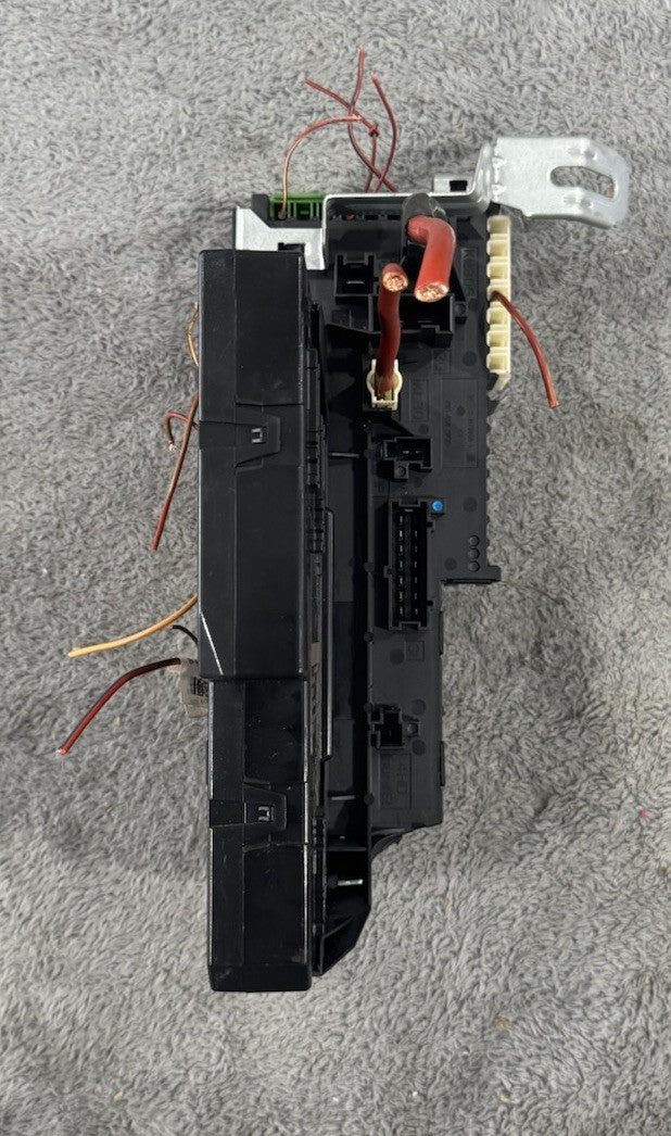 12-14 Mercedes OEM W204 C250 C300 C350 Rear Fuse Box Module Relay 204 906 03 05