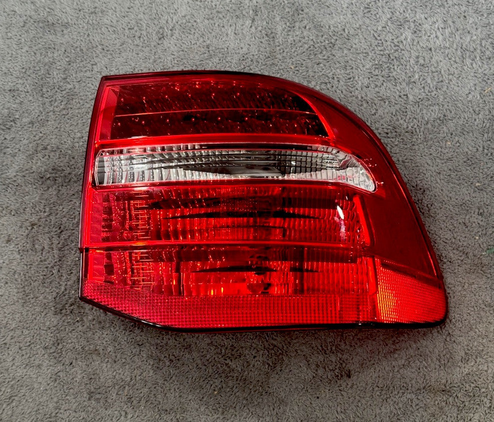 2008-10 Porsche Cayenne Rear Right Passenger Side Taillight Tail Light Lamp OEM