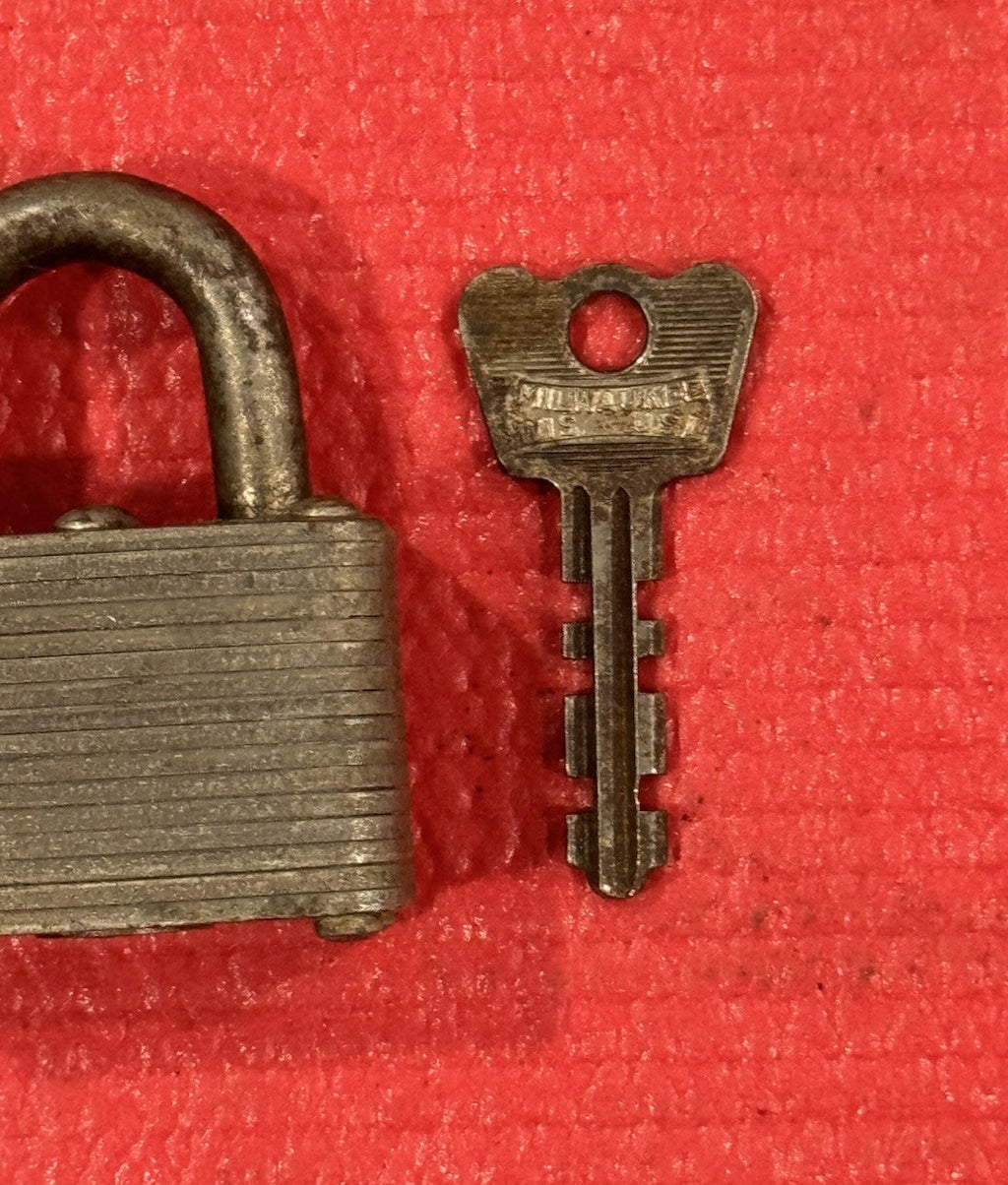 Vintge Master Lock with Original Key 22 337 Milwaukee,USA  Rare