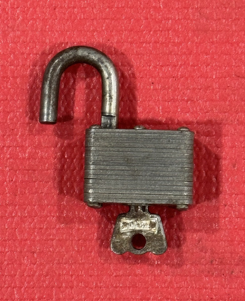 Vintge Master Lock with Original Key 22 337 Milwaukee,USA  Rare
