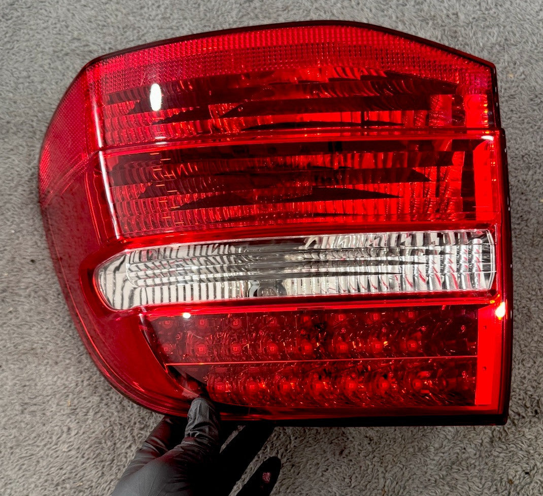 2008-10 Porsche Cayenne Rear Right Passenger Side Taillight Tail Light Lamp OEM